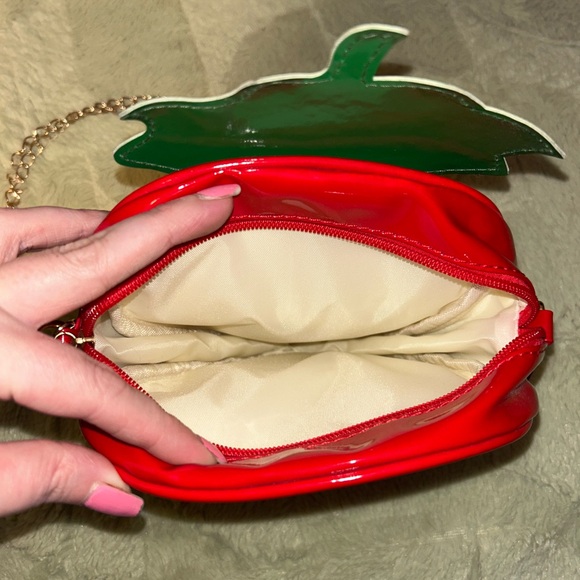 Strawberry Crossbody Bag 🍓 - Picture 5 of 5